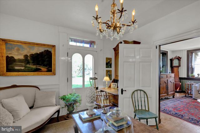 27 E MAIN ST, Strasburg, PA 17579