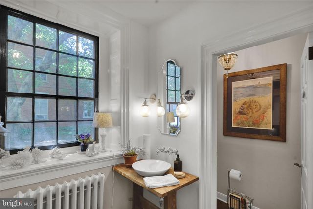 27 E MAIN ST, Strasburg, PA 17579