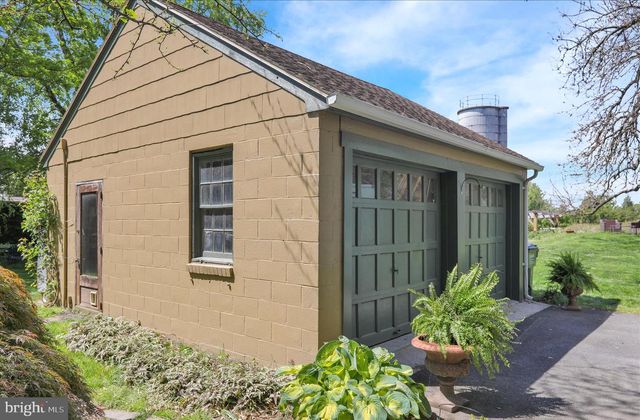 27 E MAIN ST, Strasburg, PA 17579