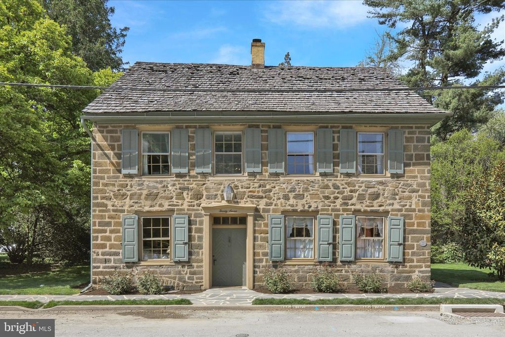 27 E MAIN ST, Strasburg, PA 17579