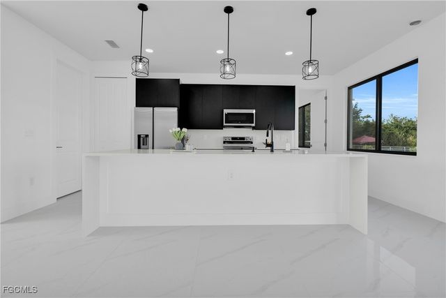 3602 20th ST SW, Lehigh Acres, FL 33976