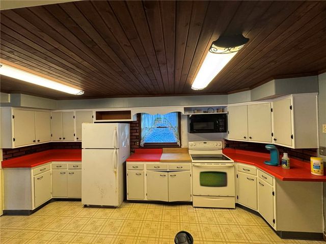 176 Silvis Farm Road, Youngwood, PA 15601