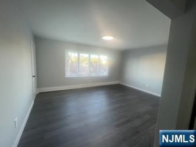 30 Chobot Lane 2, Elmwood Park, NJ 07407