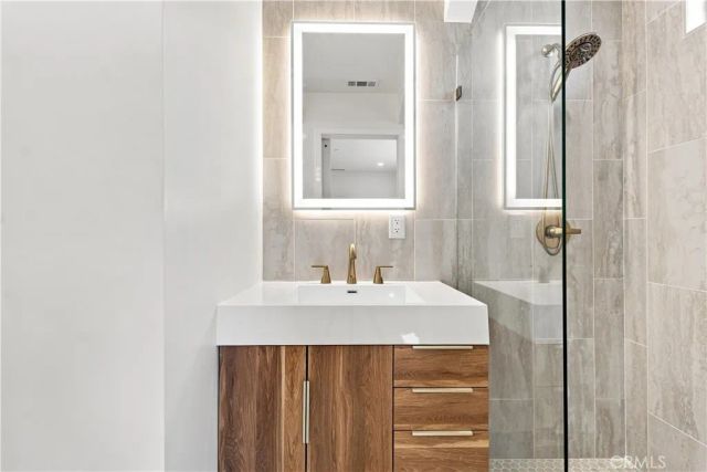 11100 Greenlawn, Los Angeles, CA 90230