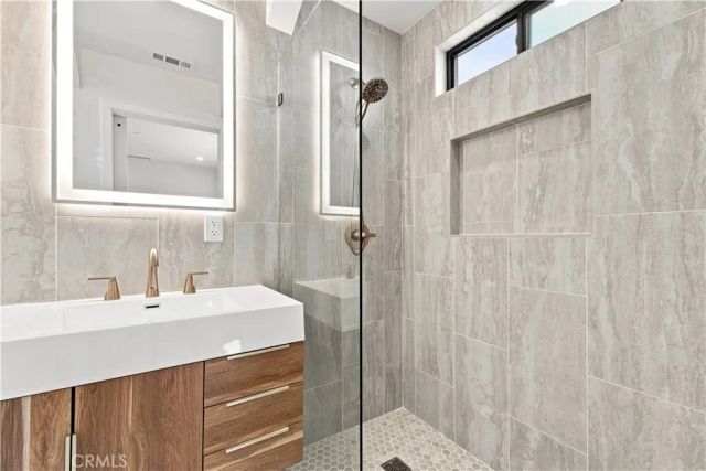 11100 Greenlawn, Los Angeles, CA 90230