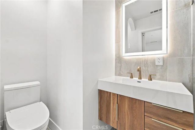 11100 Greenlawn, Los Angeles, CA 90230