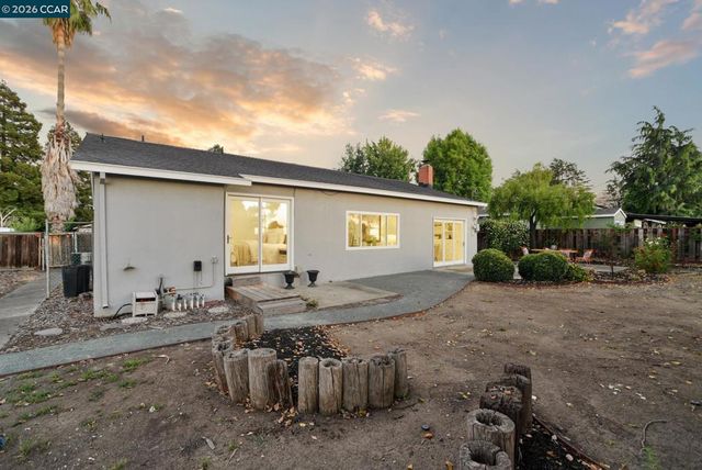 1842 Woodsdale Ct, Concord, CA 94521