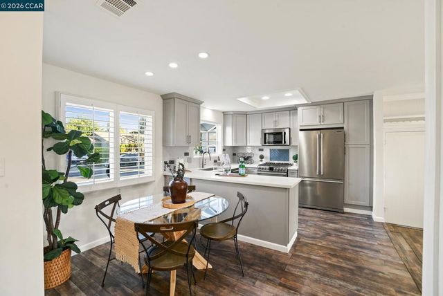 1842 Woodsdale Ct, Concord, CA 94521