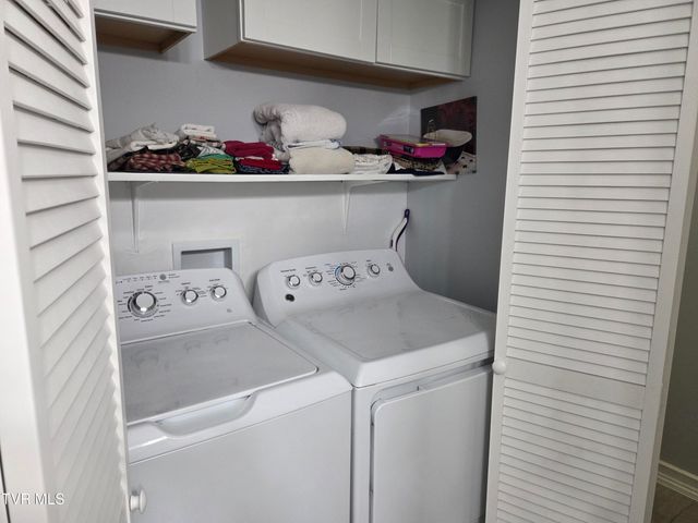447 Pine Street, Mount Carmel, TN 37645