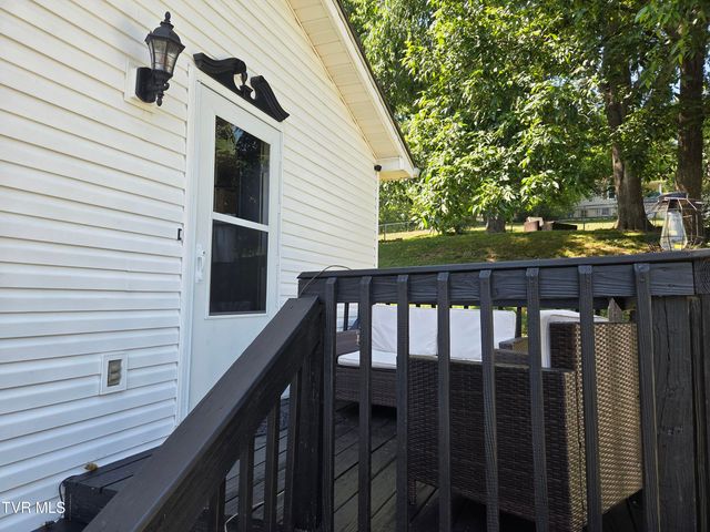 447 Pine Street, Mount Carmel, TN 37645
