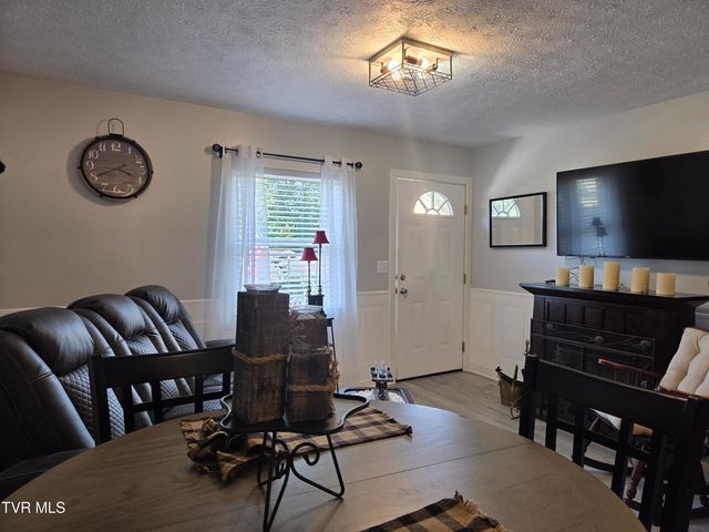 447 Pine Street, Mount Carmel, TN 37645