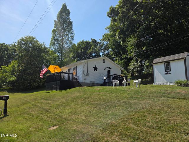447 Pine Street, Mount Carmel, TN 37645