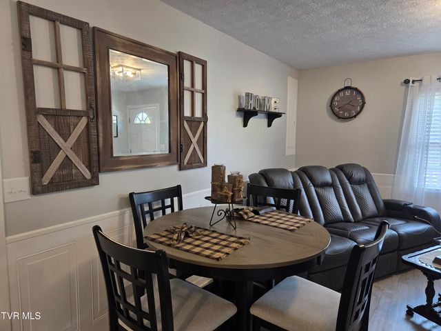 447 Pine Street, Mount Carmel, TN 37645