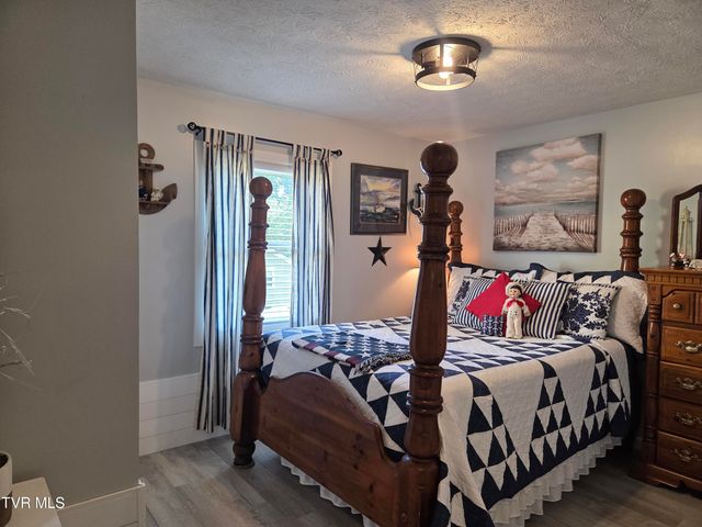 447 Pine Street, Mount Carmel, TN 37645