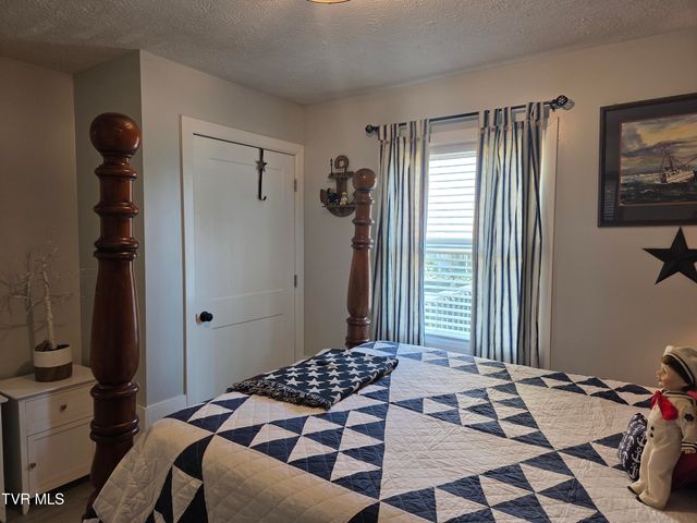 447 Pine Street, Mount Carmel, TN 37645