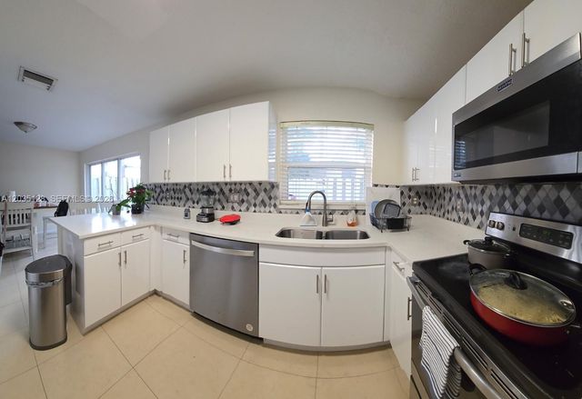 17163 NW 23rd Street 17163, Pembroke Pines, FL 33028