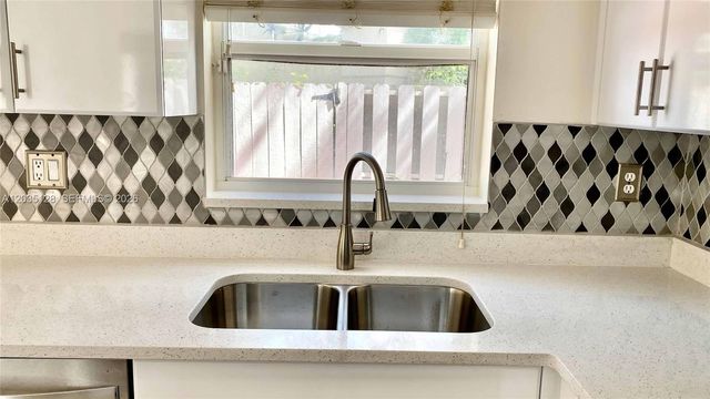 17163 NW 23rd Street 17163, Pembroke Pines, FL 33028