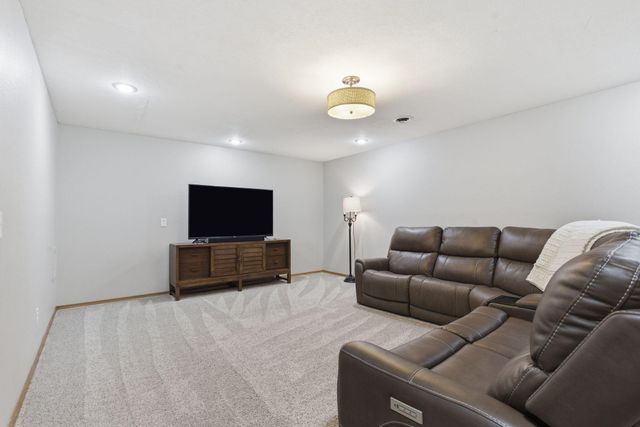 3407 S Valley View Avenue, Springfield, MO 65804