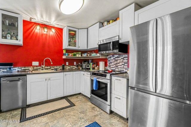 28899 Hille Drive, Millbury, OH 43447