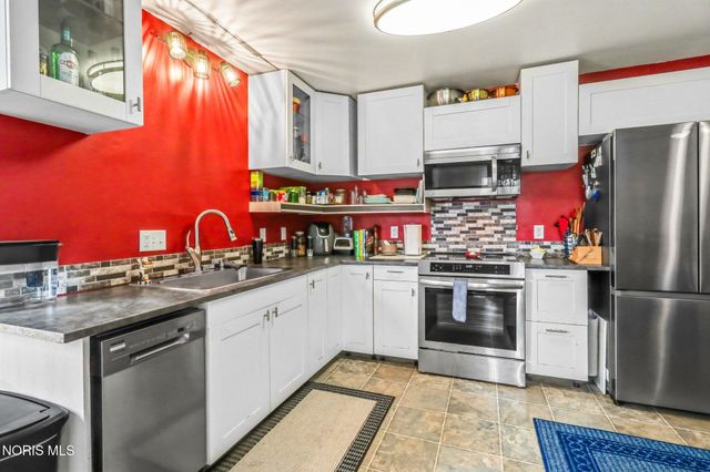 28899 Hille Drive, Millbury, OH 43447