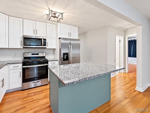 2425 Gillis Street, Alton, IL 62002