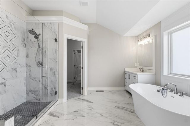 8841 N KENTUCKY Avenue, Kansas City, MO 64157