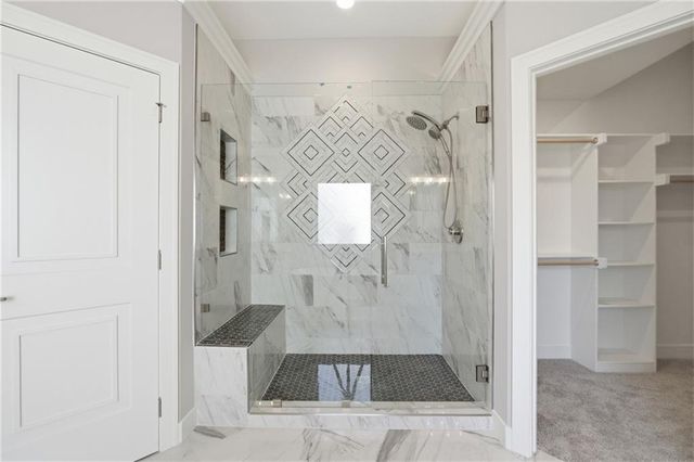 8841 N KENTUCKY Avenue, Kansas City, MO 64157