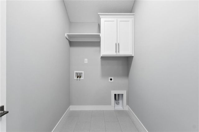 8841 N KENTUCKY Avenue, Kansas City, MO 64157