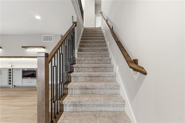 8841 N KENTUCKY Avenue, Kansas City, MO 64157