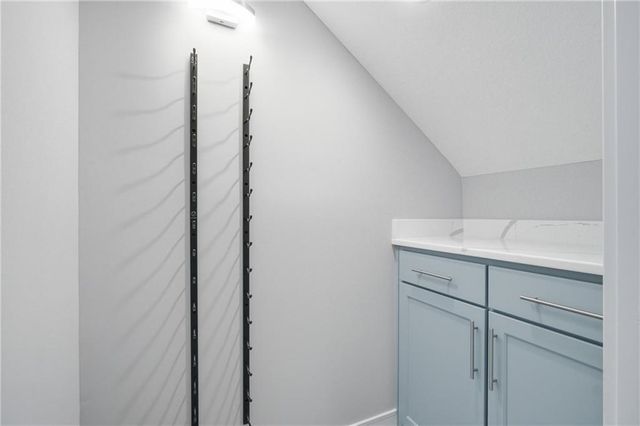 8841 N KENTUCKY Avenue, Kansas City, MO 64157