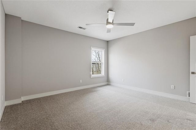 8841 N KENTUCKY Avenue, Kansas City, MO 64157