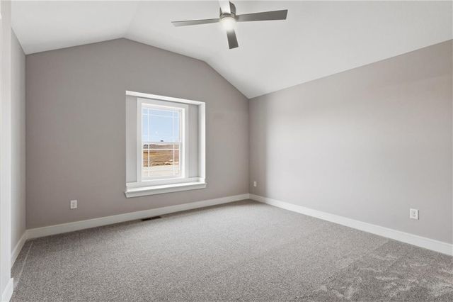 8841 N KENTUCKY Avenue, Kansas City, MO 64157