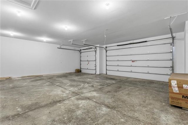 8841 N KENTUCKY Avenue, Kansas City, MO 64157