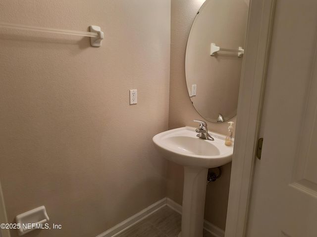 3253 CLIMBING IVY Trail, Jacksonville, FL 32216