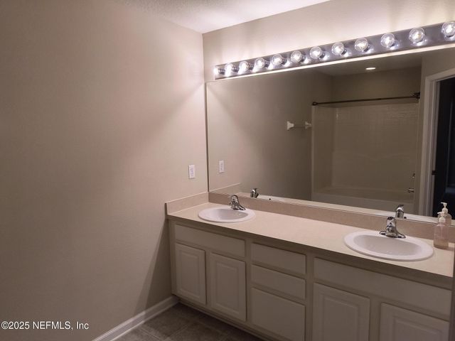 3253 CLIMBING IVY Trail, Jacksonville, FL 32216