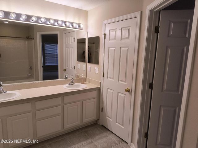 3253 CLIMBING IVY Trail, Jacksonville, FL 32216