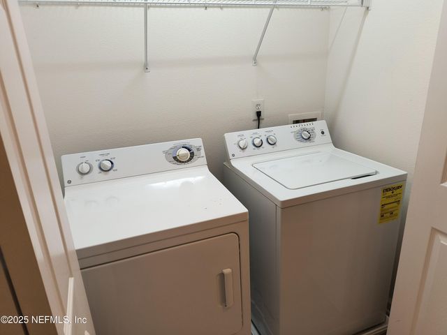 3253 CLIMBING IVY Trail, Jacksonville, FL 32216