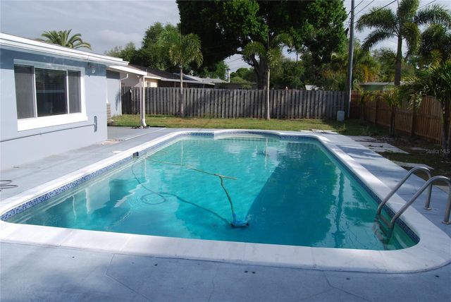 2851 67TH STREET N, St Petersburg, FL 33710