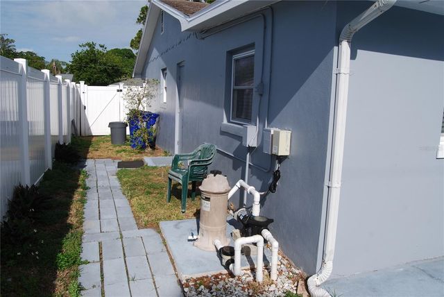 2851 67TH STREET N, St Petersburg, FL 33710