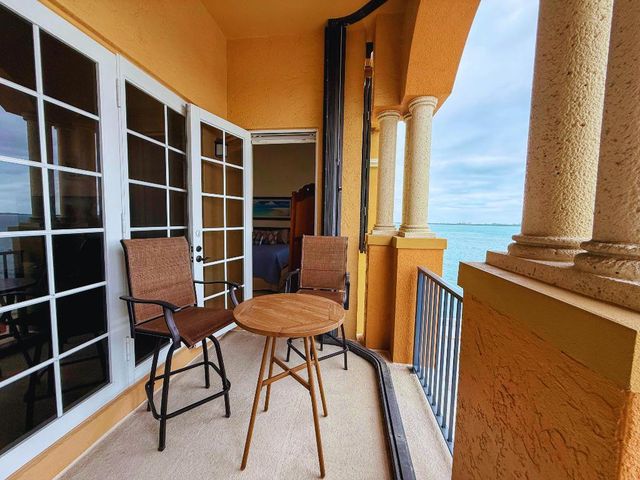 20 Orange Avenue 9, Fort Pierce, FL 34950