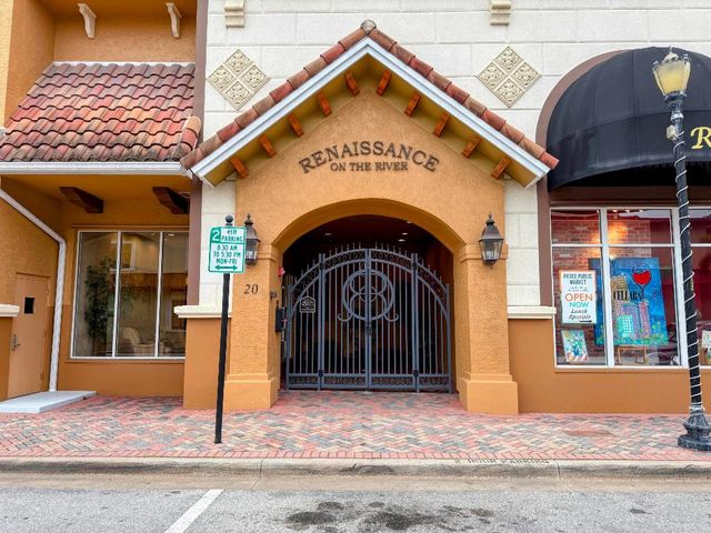 20 Orange Avenue 9, Fort Pierce, FL 34950