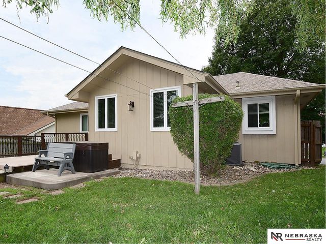 6317 N 112th Circle, Omaha, NE 68164
