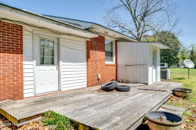 510 E Church Street, Rose Hill, NC 28458