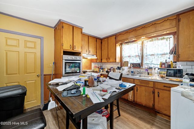 510 E Church Street, Rose Hill, NC 28458