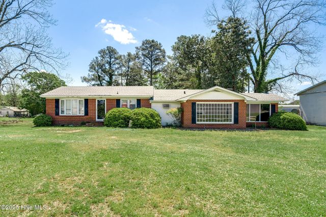 510 E Church Street, Rose Hill, NC 28458