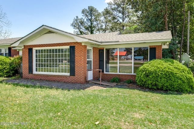 510 E Church Street, Rose Hill, NC 28458
