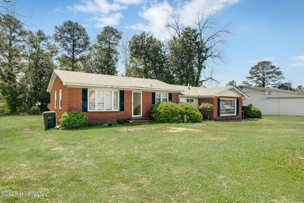 510 E Church Street, Rose Hill, NC 28458