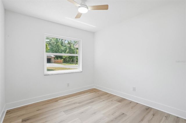 6040 KNOLLWOOD DR, Ridge Manor, FL 33523