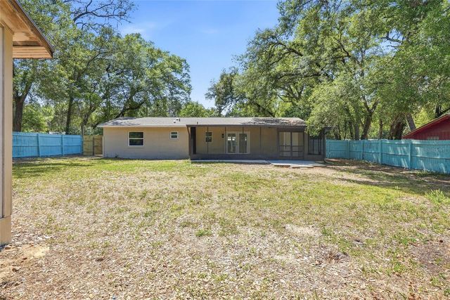 6040 KNOLLWOOD DR, Ridge Manor, FL 33523