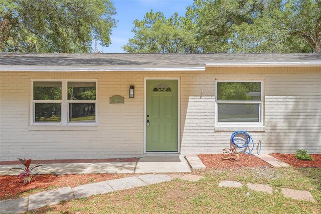 6040 KNOLLWOOD DR, Ridge Manor, FL 33523